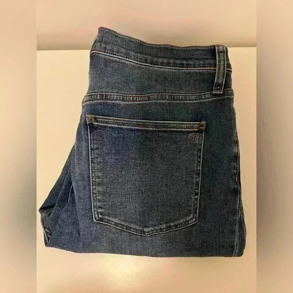 10" High-Rise Roadtripper Authentic Skinny Jeans (SZ 32) - Picture 6 of 6